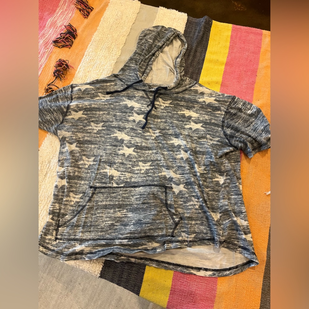 MetroOne short sleeve hoodie with kangaroo pocket.  Size XL great condition